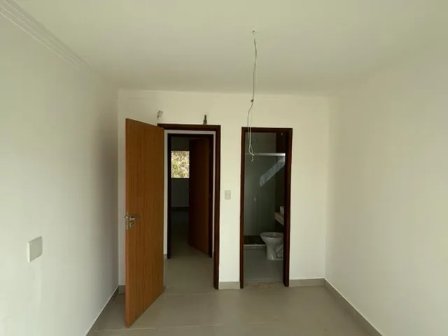 Imagem 3: Casa Duplex ? 3 Quartos (2 Suítes) + Varanda ? Vila de Abrantes