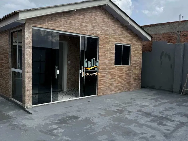 Imagem: A casa possui 3 Dormitórios, 1 Banheiro, 2 Vagas na