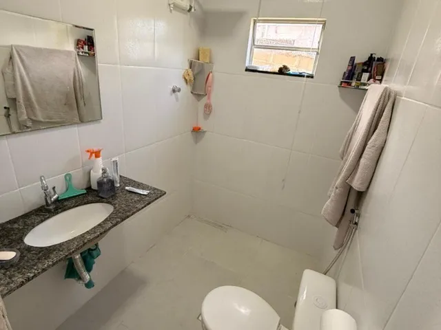 Imagem 2: Chácara à Venda em Guarapari-ES: Oportunidade em Perocão, 1 Quarto Suíte, Sala, 2