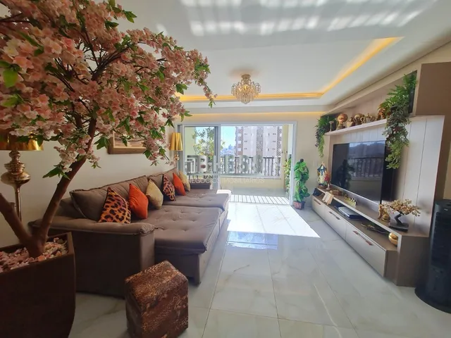 Imagem: O apartamento possui 4 Dormitórios, 1 Suíte, 3 Banheiros,
