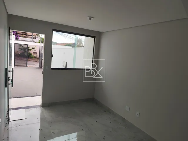 Imagem 6: Casa com Entrada Individual | 2 Quartos com Varanda | 2 Vagas