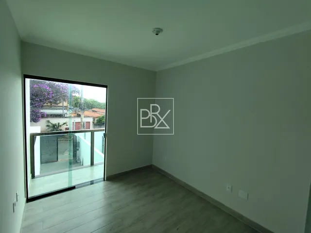 Imagem 2: Casa com Entrada Individual | 2 Quartos com Varanda | 2 Vagas
