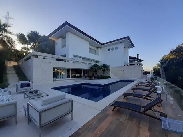 Imagem 3: Casa em Condomínio com Arquitetura Assinada e 1.144m² – São João – Curitiba