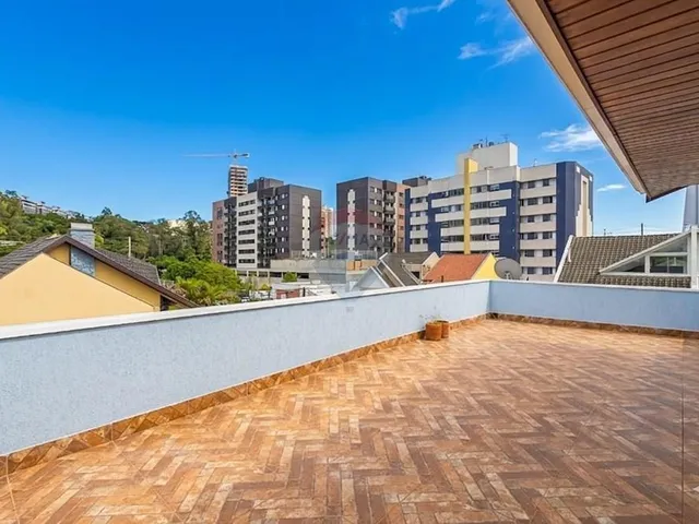 Imagem 6: Sobrado com 4 suítes entre os bairros Mossunguê e o Campina do Siqueira