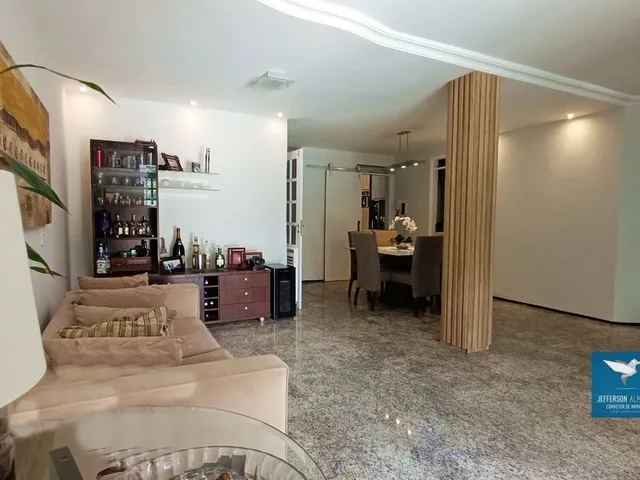Imagem 11: Casa Duplex com Móveis Projetados, Piscina, Deck e Energia Solar em Rua Pública no