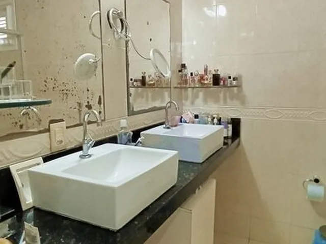 Imagem 4: Casa Duplex com Móveis Projetados, Piscina, Deck e Energia Solar em Rua Pública no