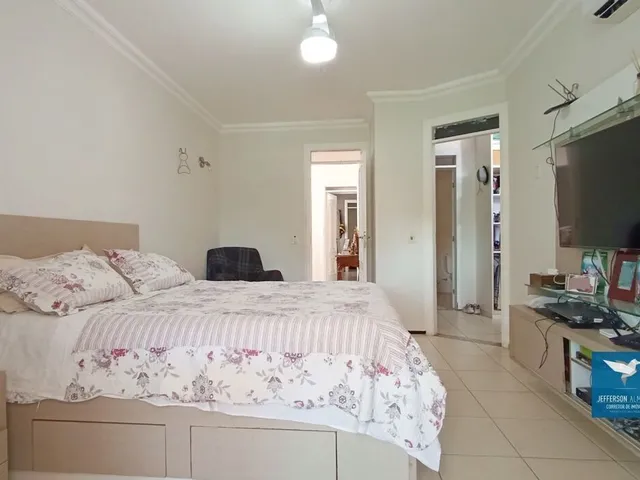 Imagem 9: Casa Duplex com Móveis Projetados, Piscina, Deck e Energia Solar em Rua Pública no
