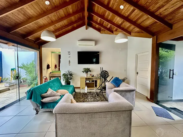 Imagem 7: Raridade: Casa praticamente plana, ideal para quem precisa de muitos dormitórios e