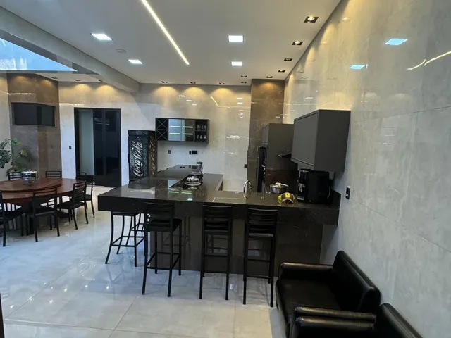 Imagem: Casa de Alto Padrão com 4 Quartos e 3 Suítes