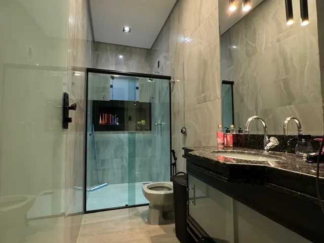 Imagem 8: Casa de Alto Padrão com 4 Quartos e 3 Suítes À Venda no Bairro Copacabana em Patos de