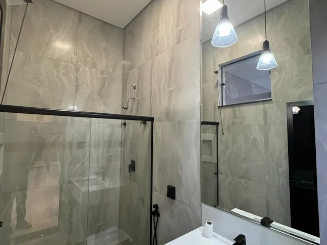 Imagem 3: Casa de Alto Padrão com 4 Quartos e 3 Suítes À Venda no Bairro Copacabana em Patos de