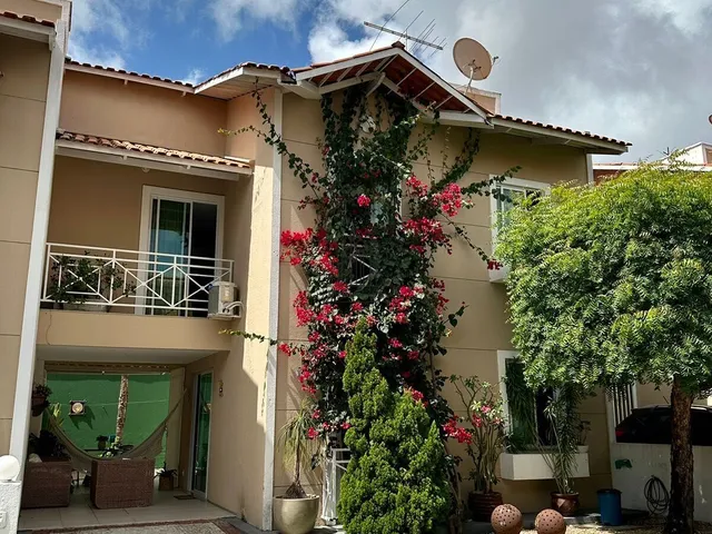 Imagem: A casa em condomínio possui 3 Dormitórios, 3 Suítes, 3