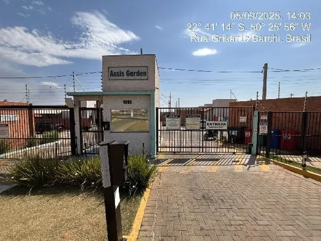 Imagem: A casa possui 2 Dormitórios, 1 Banheiro, 2 Vagas na