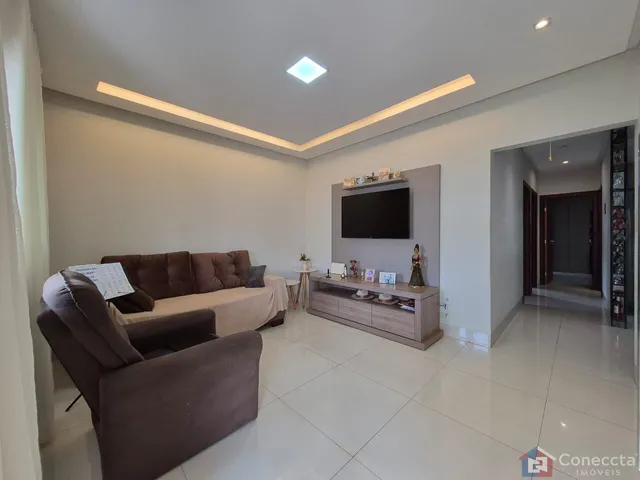 Imagem 1: Casa com 3 Quartos e Móveis Planejados no Jardim Panorâmico - Patos de Minas