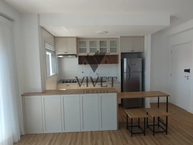 Imagem: O studio possui 1 Dormitório, 1 Suíte, 1 Banheiro, 1 Vaga