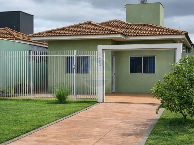 Imagem: A casa possui 2 Dormitórios, 1 Suíte, 2 Banheiros, 2