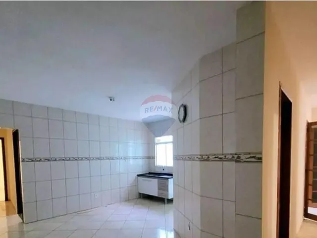 Imagem: A casa possui 3 Dormitórios, 1 Banheiro, 2 Vagas na