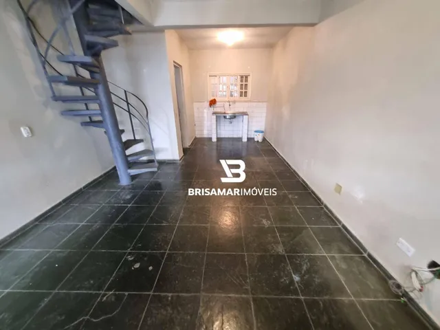 Imagem: A casa possui 4 Dormitórios, 2 Banheiros, 1 Vaga na