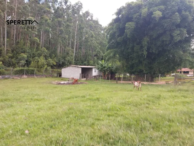 Imagem: A chácara possui 3 Dormitórios, 3 Suítes, 6 Banheiros, 5