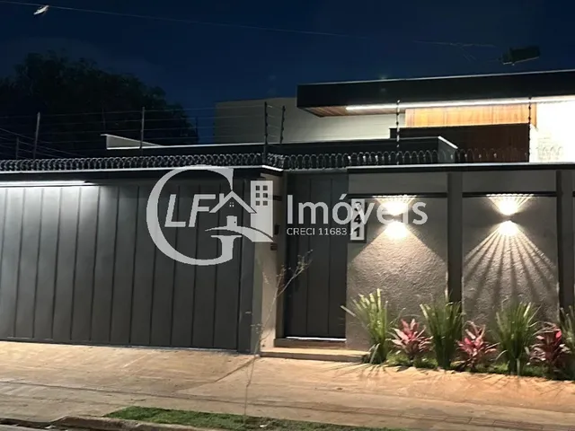 Imagem: A casa possui 3 Dormitórios, 3 Suítes, 1 Banheiro, 4
