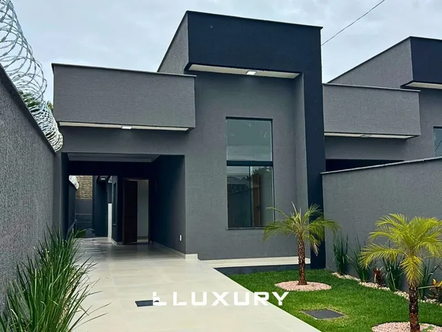 Imagem: A casa possui 3 Dormitórios, 1 Suíte, 2 Banheiros, 2