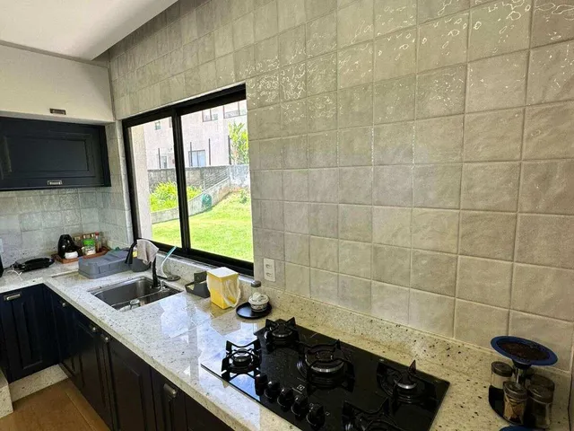 Imagem 3: Casa em Aldeia com 4 quartos, suíte master com terraço, área gourmet, energia solar