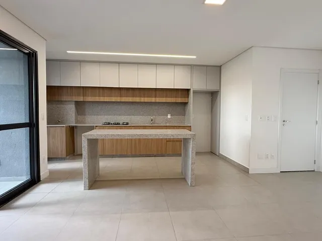 Imagem: O apartamento possui 2 Dormitórios, 1 Suíte, 2 Banheiros,