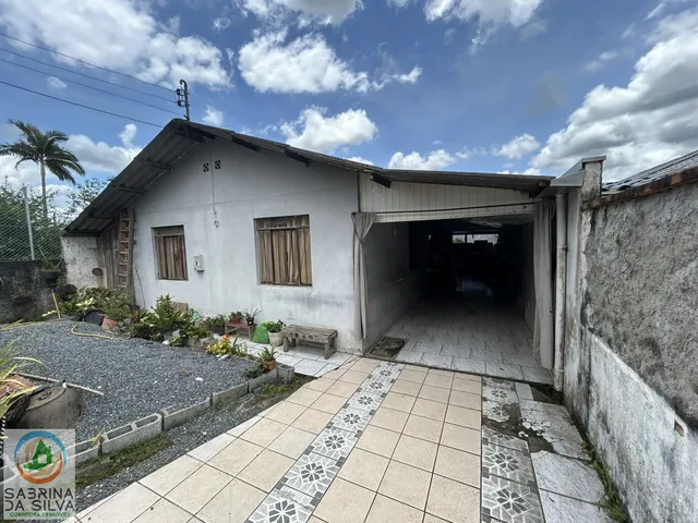 Imagem: A casa possui 2 Dormitórios, 1 Banheiro, 3 Vagas na