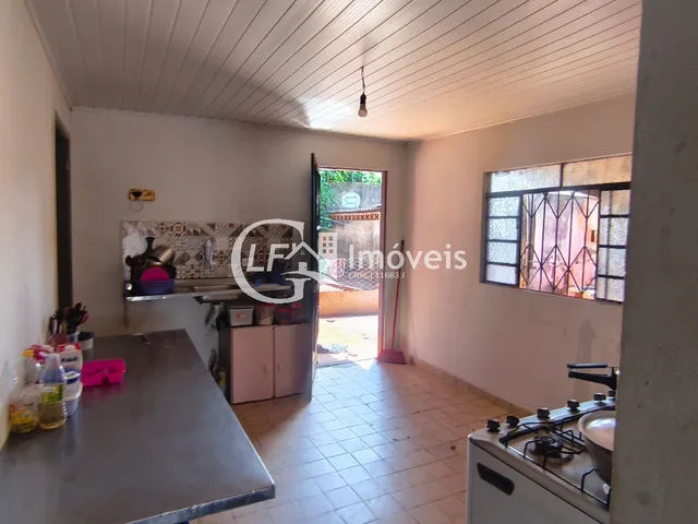 Imagem 7: Casa à venda na cidade de cidade] no bairro bairro] com 4 quartos, 1 sala, 2 banheiros
