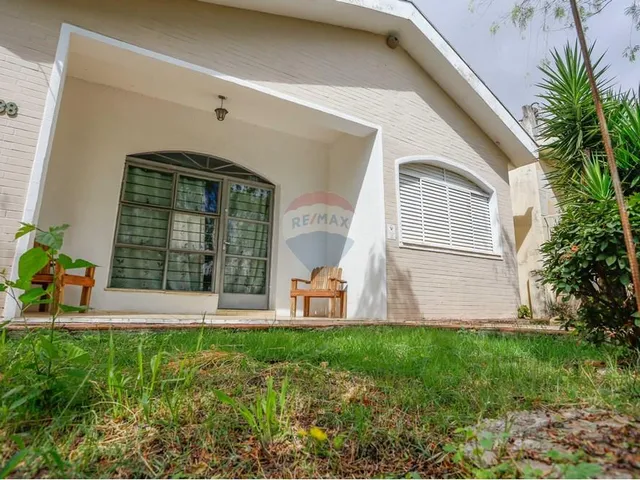 Imagem: A casa possui 6 Dormitórios, 3 Suítes, 5 Banheiros, 15