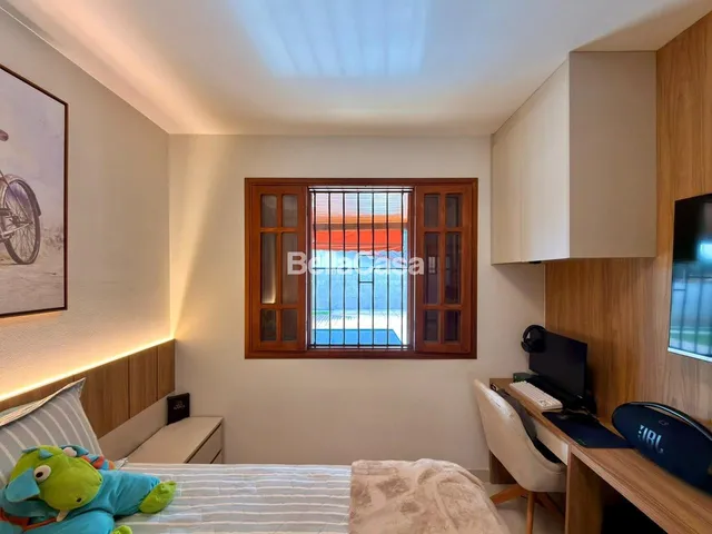 Imagem 9: Casa à venda composta de 4 quartos, sendo 1 suíte e 3 vagas de garagem, com piscina e