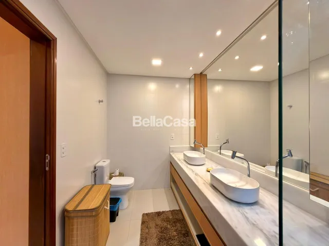 Imagem 2: Casa à venda composta de 4 quartos, sendo 1 suíte e 3 vagas de garagem, com piscina e