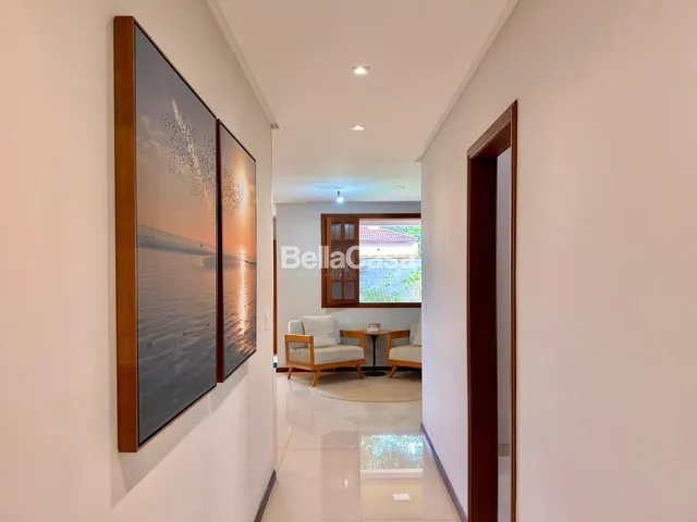 Imagem 7: Casa à venda composta de 4 quartos, sendo 1 suíte e 3 vagas de garagem, com piscina e