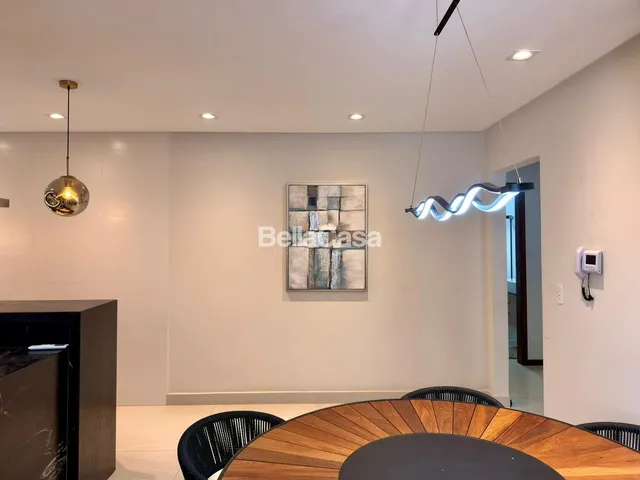 Imagem 6: Casa à venda composta de 4 quartos, sendo 1 suíte e 3 vagas de garagem, com piscina e