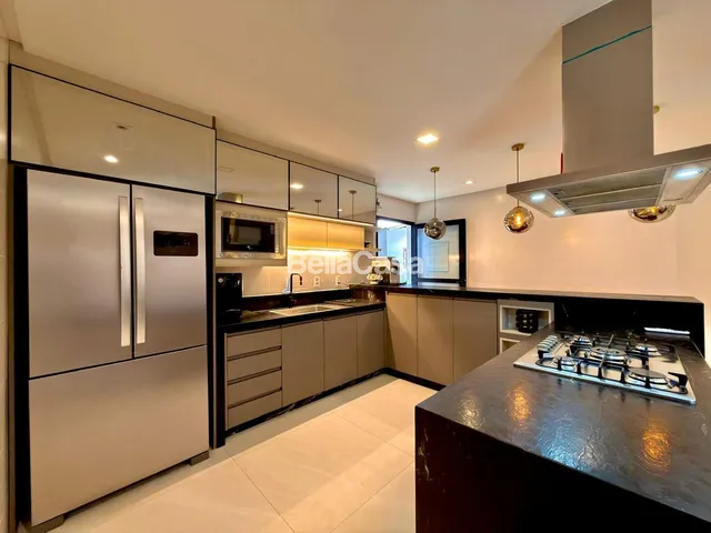 Imagem 11: Casa à venda composta de 4 quartos, sendo 1 suíte e 3 vagas de garagem, com piscina e