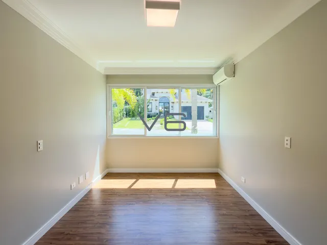 Imagem 3: Casa em Condomínio com 435m² privativos, 4 quartos, 2 vaga de garagem, no Alphaville