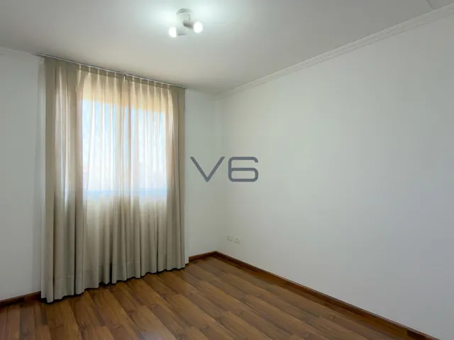 Imagem 13: Casa Alto Padrão com 147m² privativos, 3 quartos sendo 1 suíte, 4 vagas de garagem, em