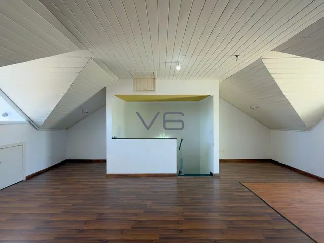 Imagem 7: Casa Alto Padrão com 147m² privativos, 3 quartos sendo 1 suíte, 4 vagas de garagem, em