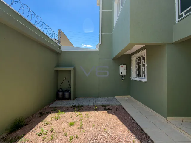 Imagem 3: Casa Alto Padrão com 147m² privativos, 3 quartos sendo 1 suíte, 4 vagas de garagem, em