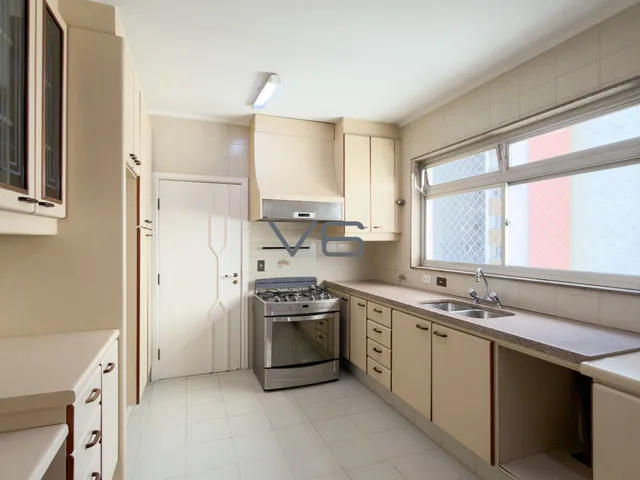 Imagem 2: Apartamento Alto Padrão com 4 quartos, 251,8m² privativos e 2 vagas de garagem no Água