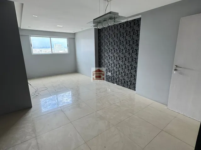 Imagem: O apartamento possui 3 Dormitórios, 1 Suíte, 1 Banheiro, 2