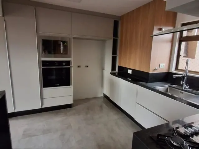 Imagem 10: Apartamento de 4 Quartos no Batel