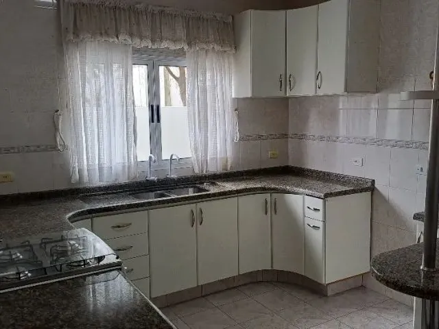 Imagem 3: Casa Térrea, 3 Quartos , 2 Banheiros , Hauer Boqueirao R$2.990,00