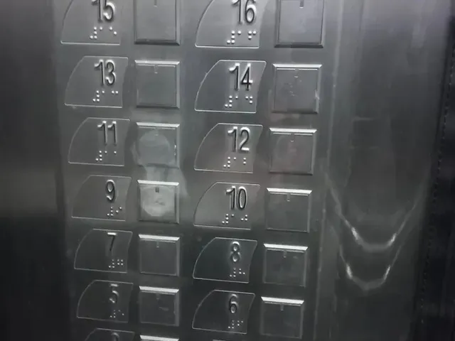 Imagem 13: Imóvel para Aluguel com 68 Metros Quadrados com 3 Quartos em Água Verde - Curitiba - Pr