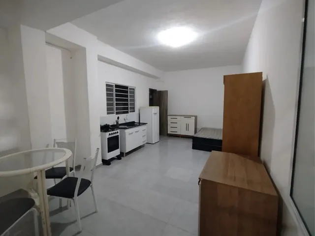 Imagem: Excelente Kitnet com Garagem Colombo. Disponível
