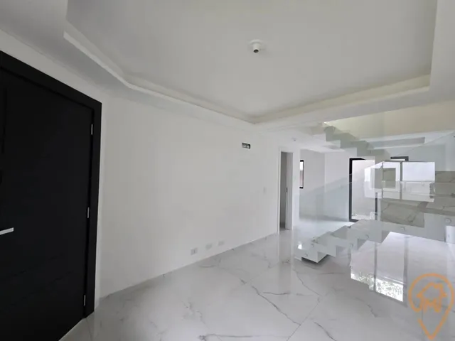 Imagem 3: Sobrado com 3 Quartos para Alugar por R$ 3900.00, 132.89 M2 - Uberaba - Curitiba/Pr