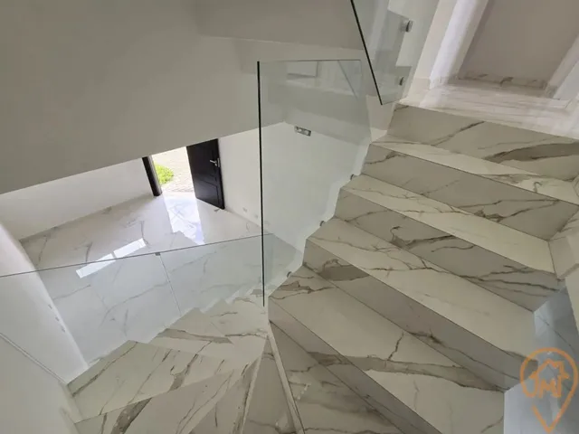 Imagem 10: Sobrado com 3 Quartos para Alugar por R$ 3900.00, 132.89 M2 - Uberaba - Curitiba/Pr