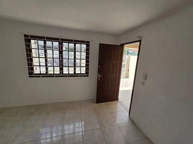 Imagem 5: Sobrado para Aluguel Possui 140 M2 com 3 Quartos em Capão Raso - Curitiba - Pr