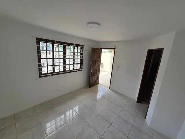 Imagem 7: Sobrado para Aluguel Possui 140 M2 com 3 Quartos em Capão Raso - Curitiba - Pr