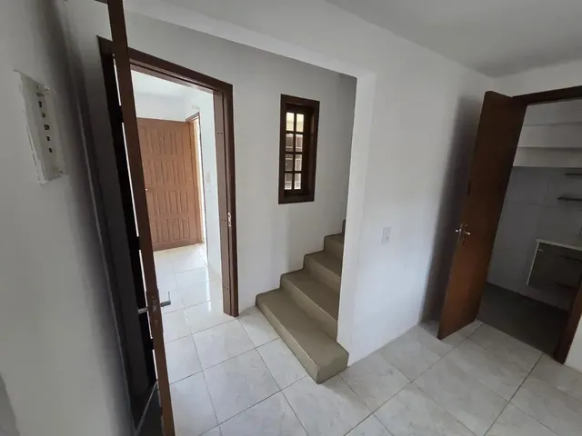 Imagem 8: Sobrado para Aluguel Possui 140 M2 com 3 Quartos em Capão Raso - Curitiba - Pr